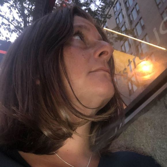 Meet your Posher, Dominique - Picture 1 of 1